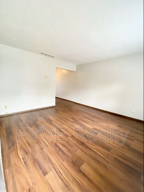 Foto del edificio - 718 W Light St