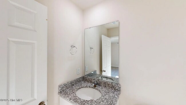 Foto del edificio - 108 Sandy Springs Dr