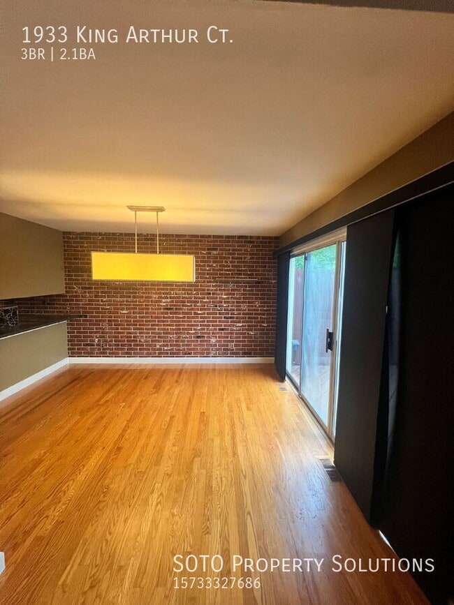 Building Photo - 1933 King Arthur Ct