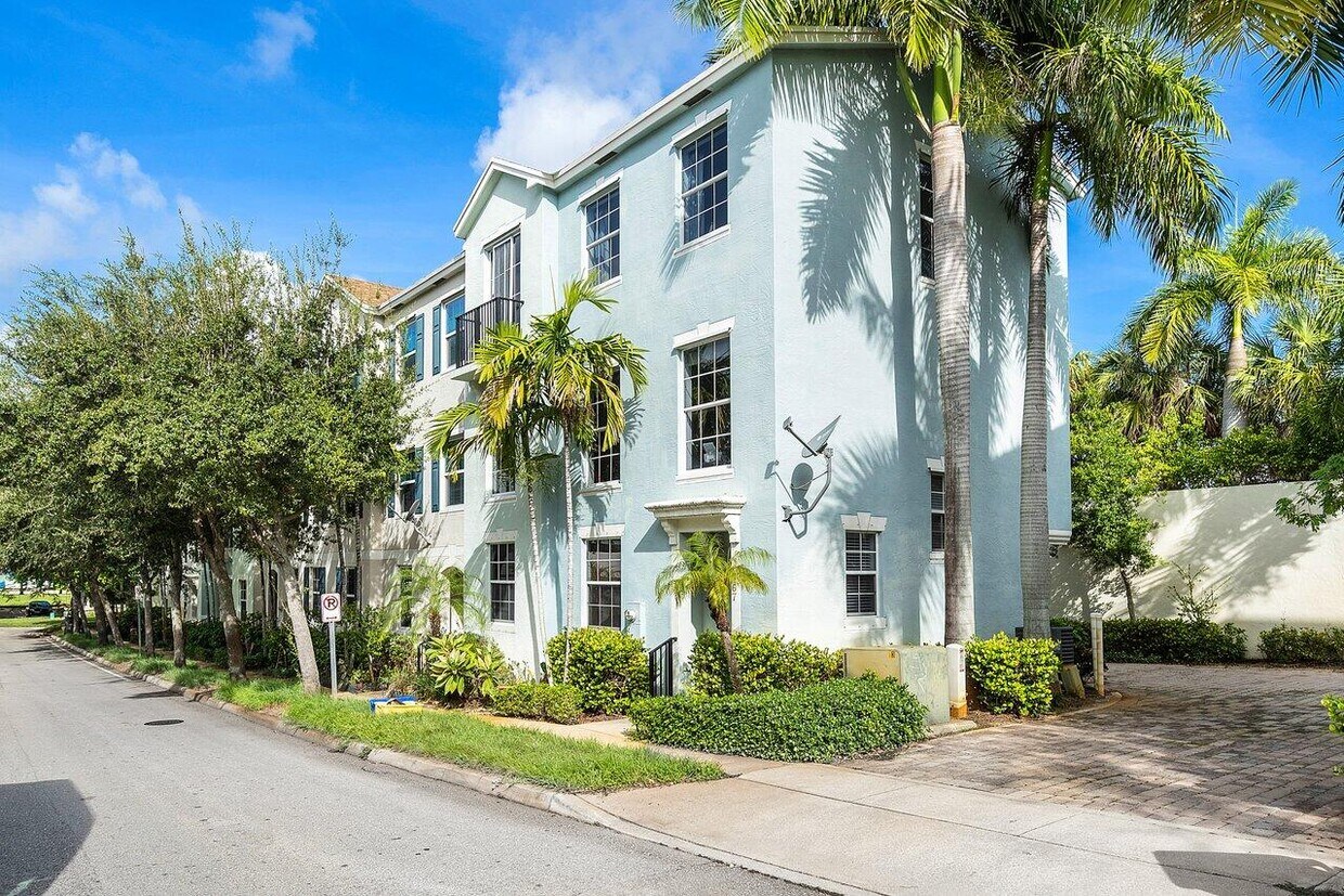 Foto principal - 767 N St