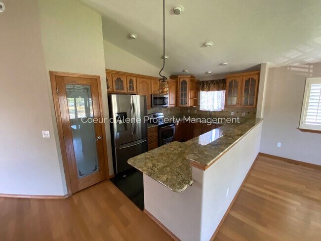 Building Photo - 4 bedroom home in Woodland Meadows!