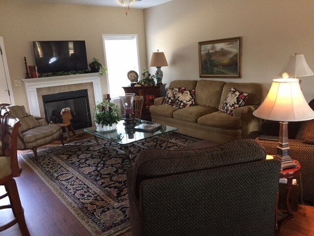 Foto del edificio - 5BR/ 4BA House in LC; Near Farragut, Tellico Village, & WindRiver. Country Setting