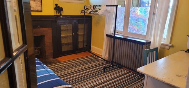 Photo du bâtiment - 180 Eileen Av