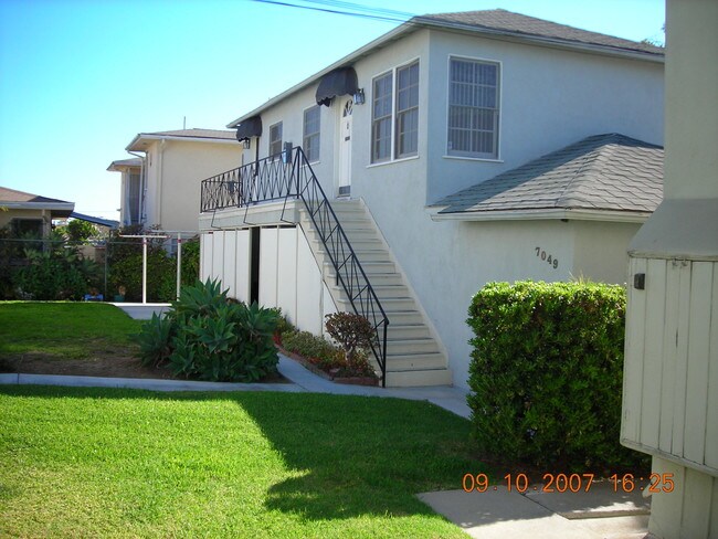 Rear Foto del edificio - 7045-7049 S La Cienega Blvd