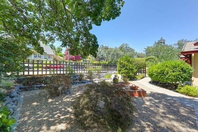 Building Photo - Foothill living at its finest