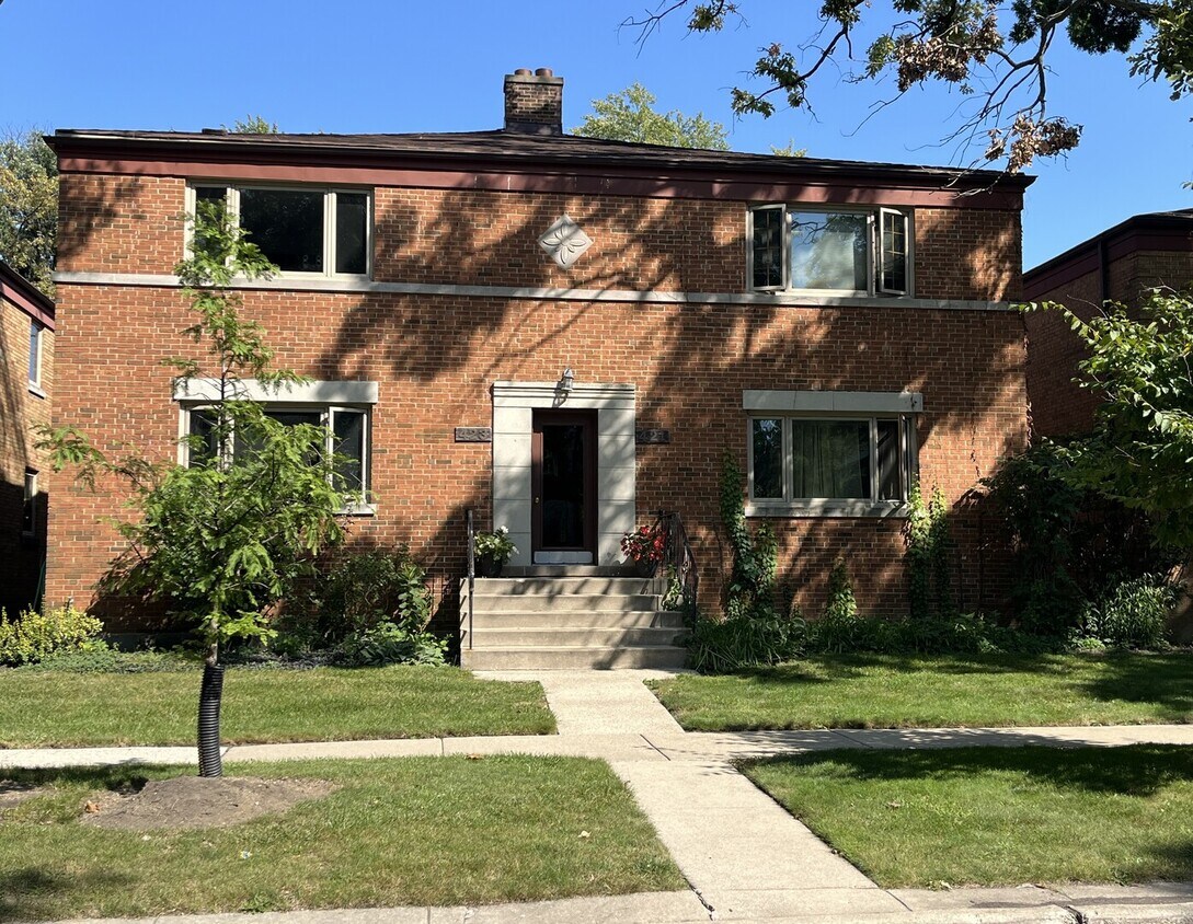 Primary Photo - 421 Edgewood Pl