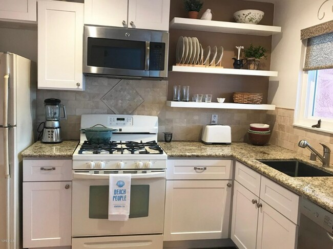 Foto del edificio - 2821 E Harbor Blvd