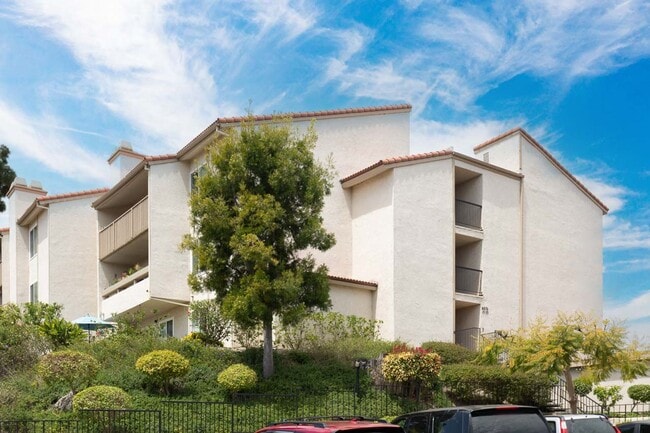 Building Photo - !!! CHARMING 2/2 CONDO WITH 2 CAR GARAGE I...