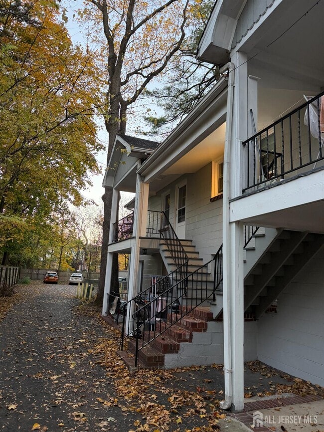 Building Photo - 24 S 3rd Ave