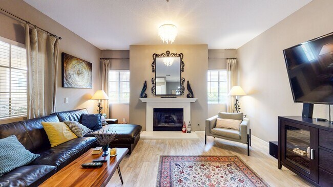 Foto del edificio - Fantastic 2 bed / 2 bath Condo in Huntingt...