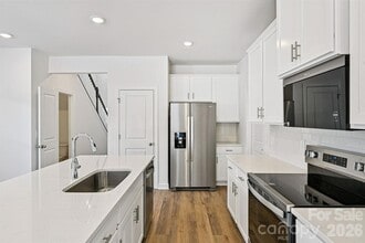 Building Photo - 1257 30th St Ln NE