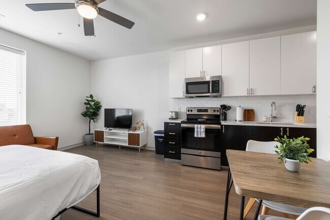 Building Photo - 633 E Main St