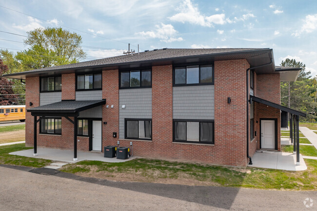 Building Photo - Redcliffe on Winton