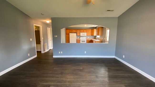 Foto del edificio - Updated 2 Bedroom, 2 Bathroom Duplex, Clos...