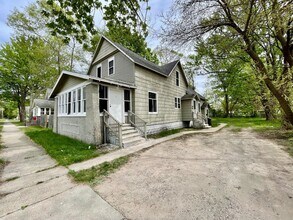 Building Photo - 441 White Ave