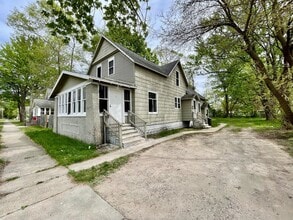 Building Photo - 441 White Ave