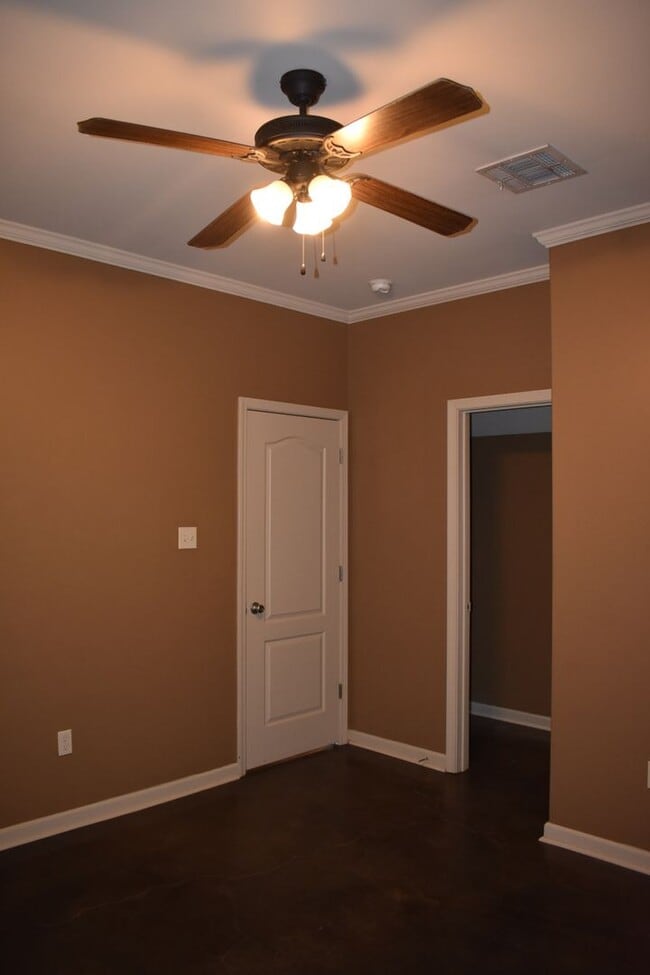 Building Photo - 106 Padre Dr