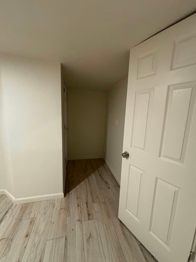 Building Photo - 946 Veltre Cir SW