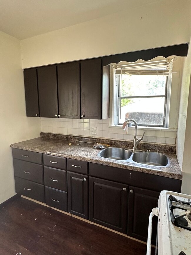 Building Photo - Youngstown Single Home
