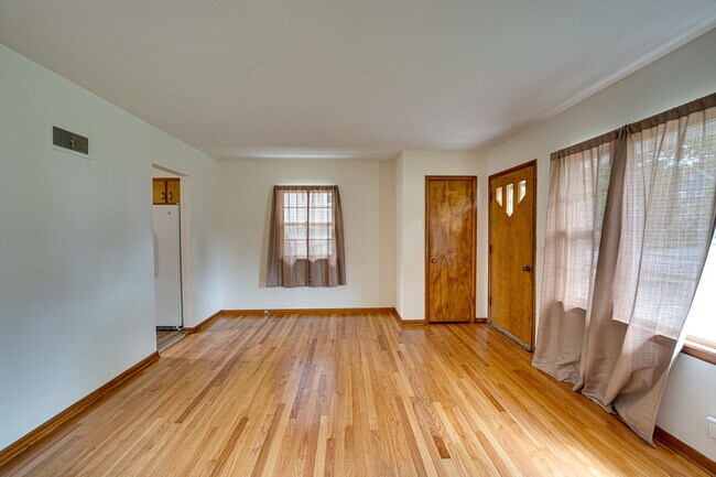 Foto del edificio - 1221 N Webster St