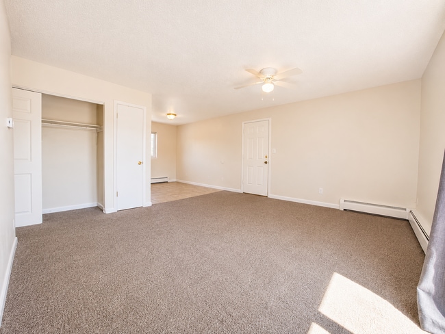 Building Photo - 4240 Loomis Ave