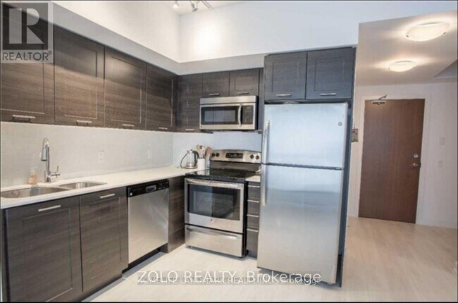 Photo du bâtiment - 2212 Lake Shore Blvd W