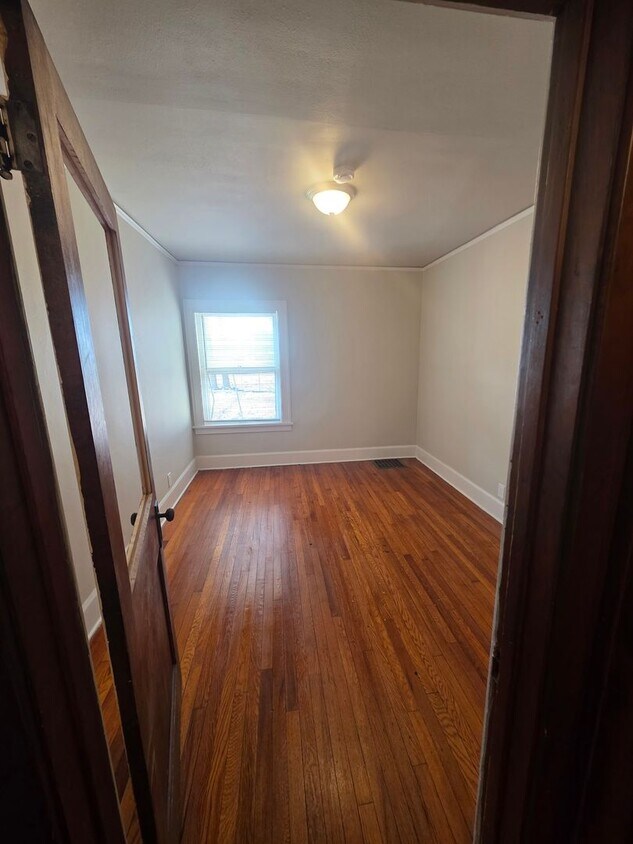 Building Photo - 1321 Parmele St