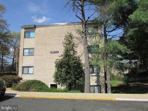 Building Photo - 6310 Hil-Mar Dr
