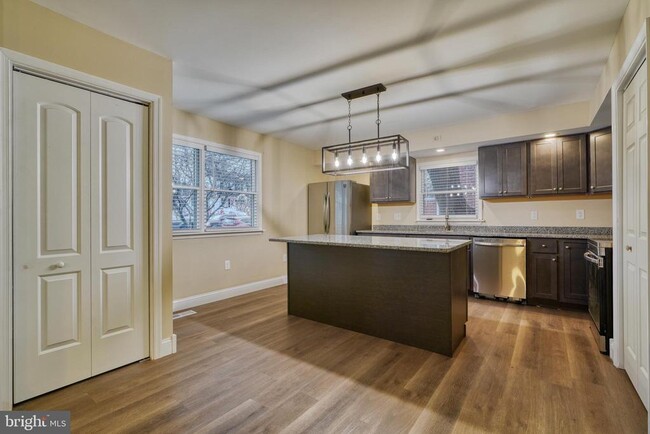 Foto del edificio - 1737 Manor Rd
