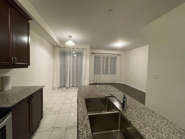 Building Photo - 56 Circus Cres