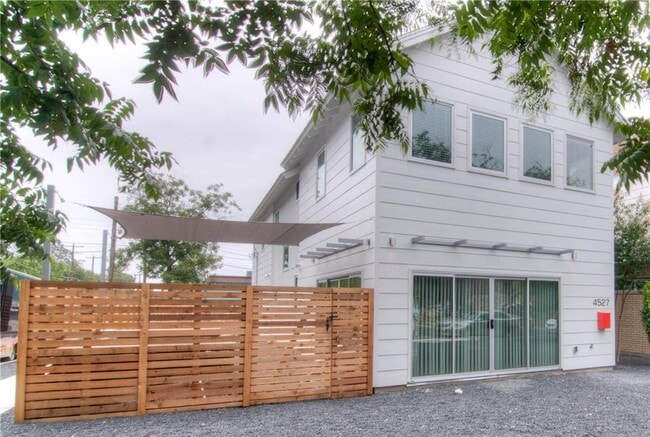 Foto del edificio - 4527 Depew Ave