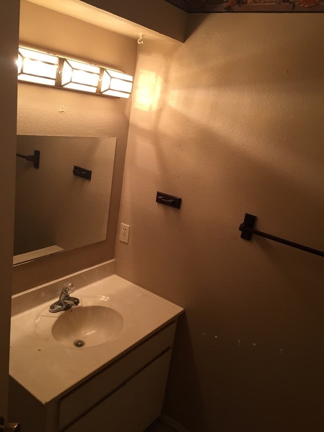 Building Photo - 2828 Croydon Ct