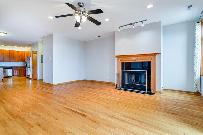 Building Photo - 641 E Pershing Rd