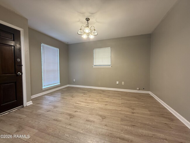 Building Photo - 204 Winsor Dr