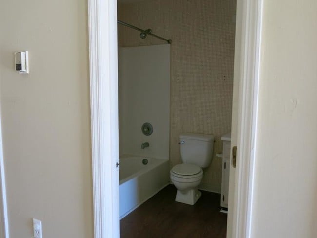 Building Photo - 230 Lanier Dr