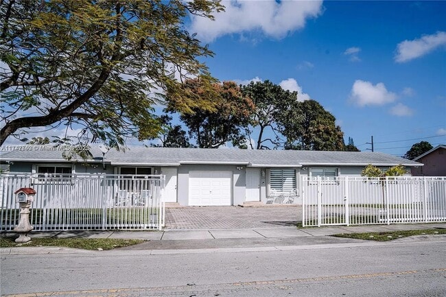 Building Photo - 1111 SW 76th Ave