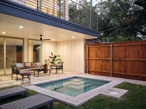 Building Photo - 3208 Govalle Ave