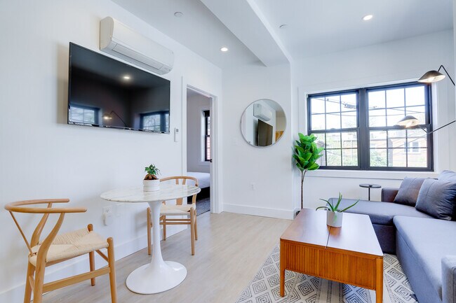 Foto del edificio - 712 G Street SE Unit 202