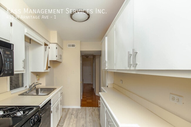 Building Photo - 415 W Armitage Ave