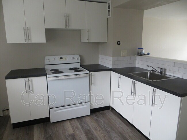 Building Photo - 3622 Cushing Dr