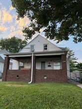 Building Photo - 1706 E Tabor St