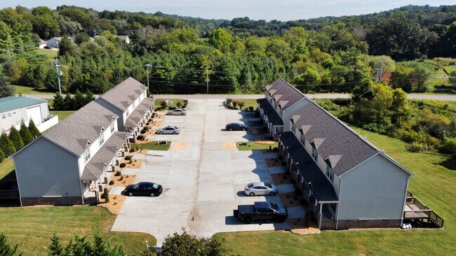 Building Photo - Modern Town Home on Beals Chapel