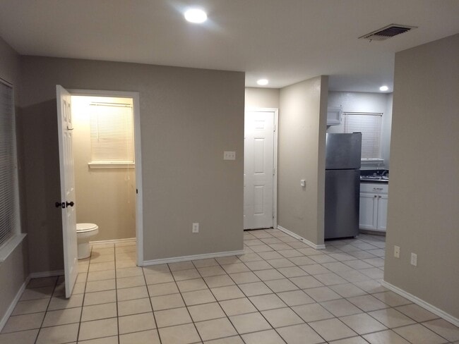 Building Photo - 540 Waco St