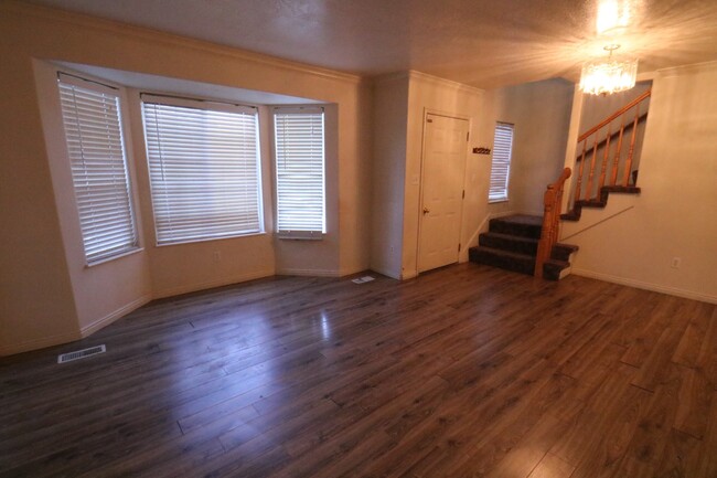 Foto del edificio - Cat Friendly 3 bedroom Townhome in Provo