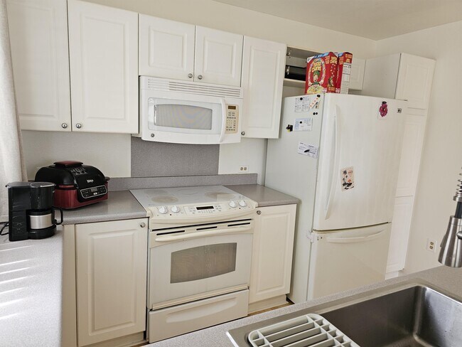 Building Photo - 95-1067-1067 Kuauli St