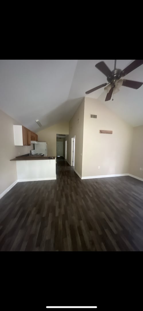 Building Photo - 2 BED/1 BATH HOUSE