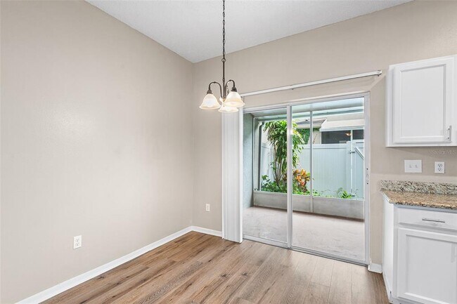 Foto del edificio - 10114 Farmingdale Pl