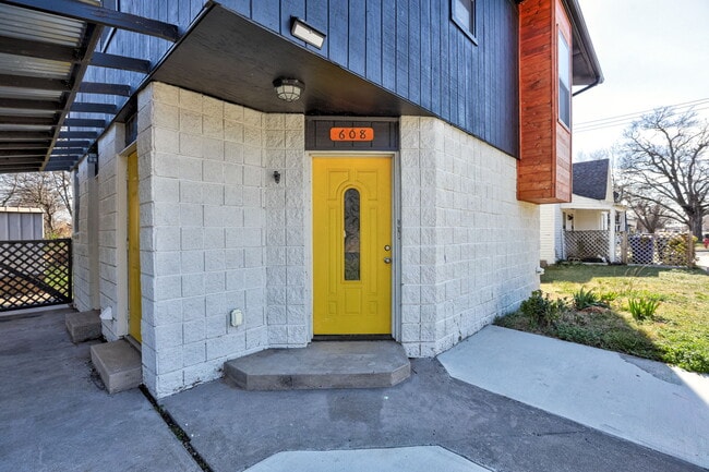 Building Photo - 608 E Eufaula St