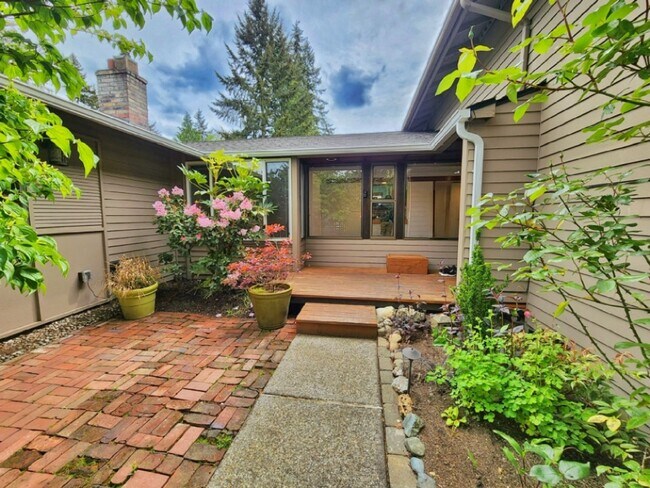 Foto del edificio - Beautiful 4 Bed 1.75 Bath Home Near Microsoft