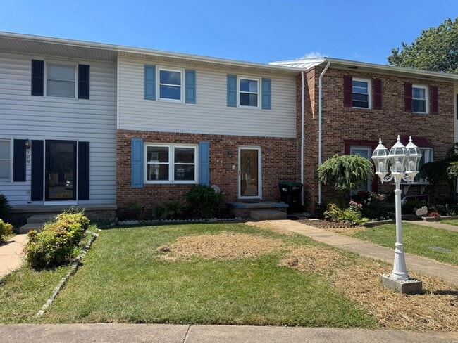 Gorgeous 2 BR Townhouse in New Market! - Gorgeous 2 BR Townhouse in New Market!